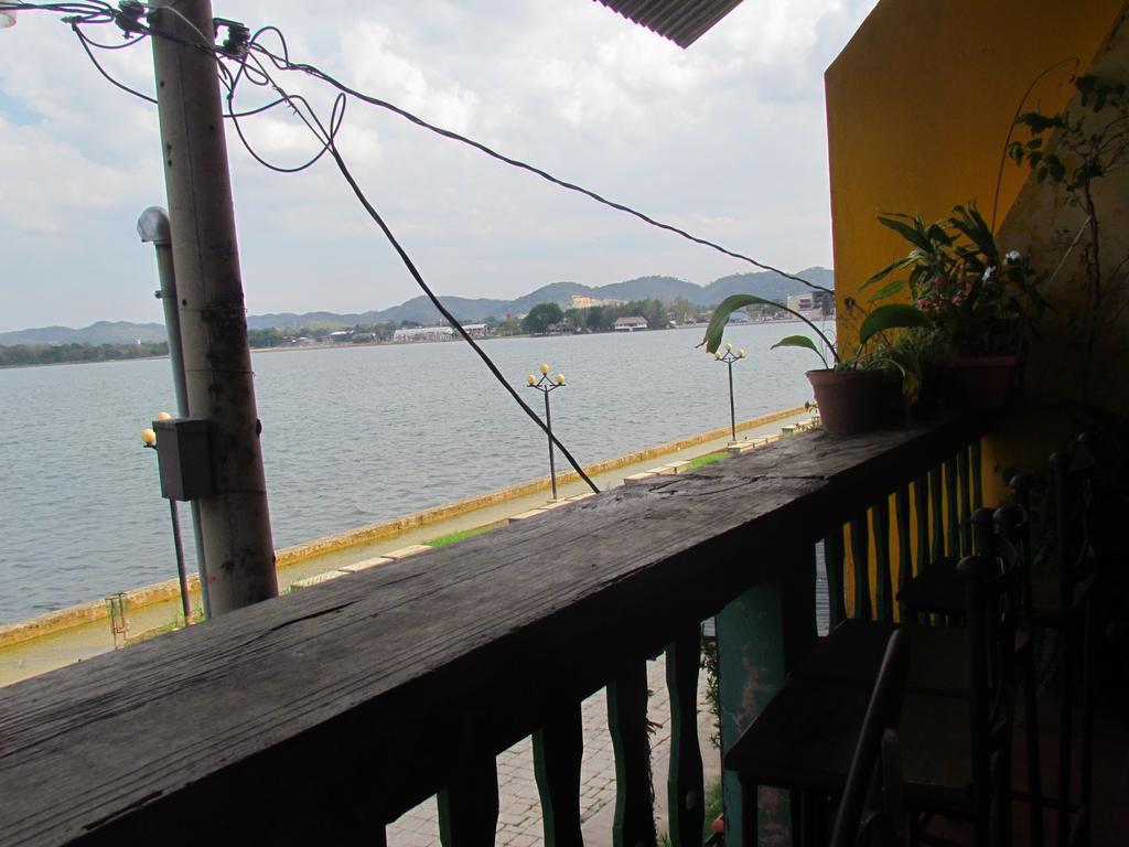 Hotel Mirador Del Lago Flores Dış mekan fotoğraf